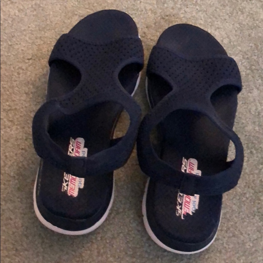 Navy blue sketchers size 6